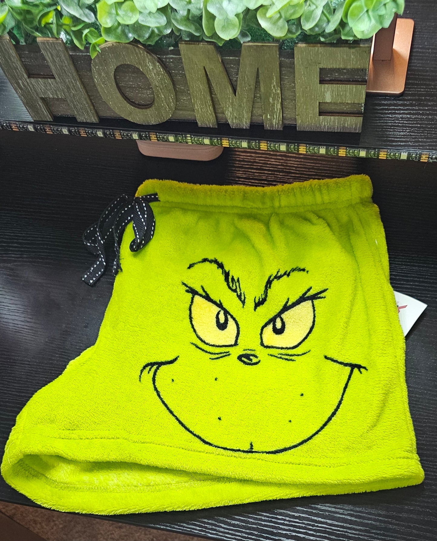 Womens Grinch pajama shorts size large